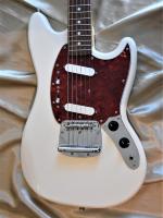 Fender MUSTANG JAPAN OLYMPIC  WHITE année 1995