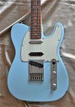 Fender DELUXE NASHVILLE TELECASTER PF DAPHNE BLUE
