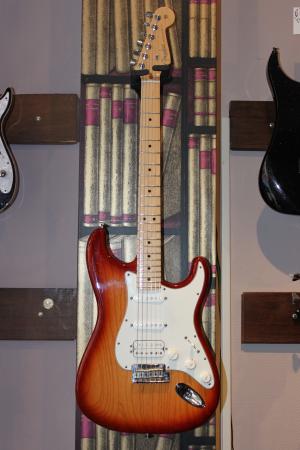Fender - American - Stratocaster HSS Ash Sienna Burst MN
