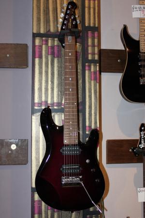 Musicman - JP 7 matched head  Pearl Redburst
