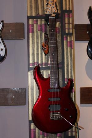 Musicman - Luke  Candy Red 
