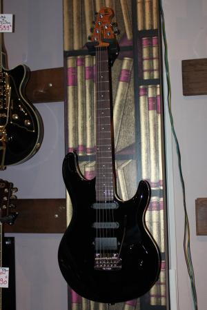 Musicman - Luke III HSS Black
