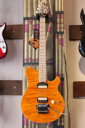 Musicman - Axis Vibrato Floyd Rose HH Translucent  Gold

