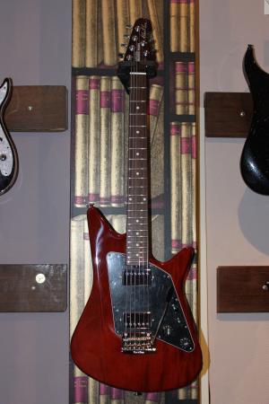 Musicman - Albert Lee  Trans Walnut
