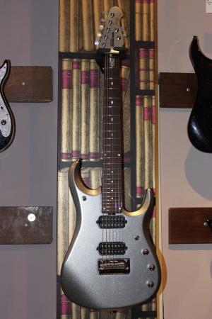 Musicman - John Petrucci JP13  7 BFR Platinum Silver
