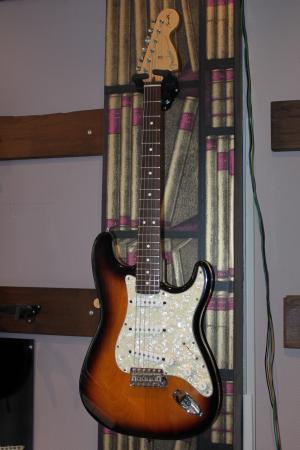 Fender - Artist Signature - Bonnie Raitt  1995 Sunburst 2 tons
