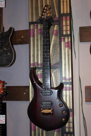 Musicman - JP Majesty 6 Artisan Rosso
