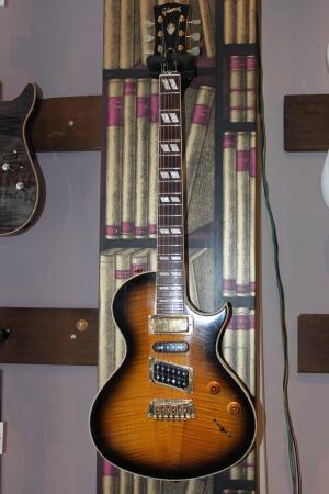 Gibson - Nighthawk 1996 Tobacco Sunburst
