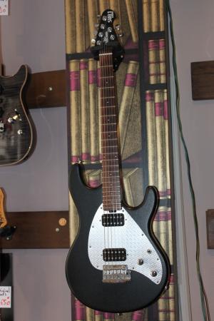 Musicman - SUB ONE Graphite
