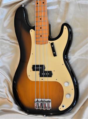 Fender - American Vintage -  
