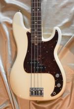 Fender  PRECISION   anne 2016