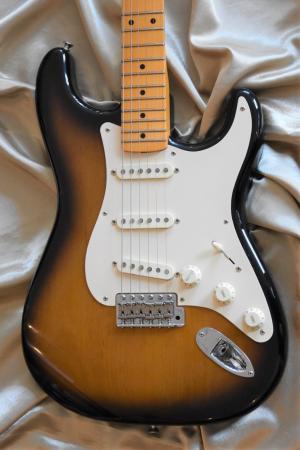 Fender - Artist Signature -  
