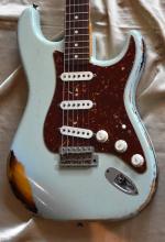 Fender STRATOCASTER 63 HEAVY RELIC SONIC BLUE OVER SUNBURST    