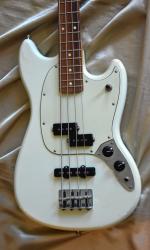 Fender MUSTANG BASS OFFSET ann�e 2017