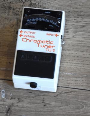 BOSS - TU-3 CHROMATIC TUNER  
